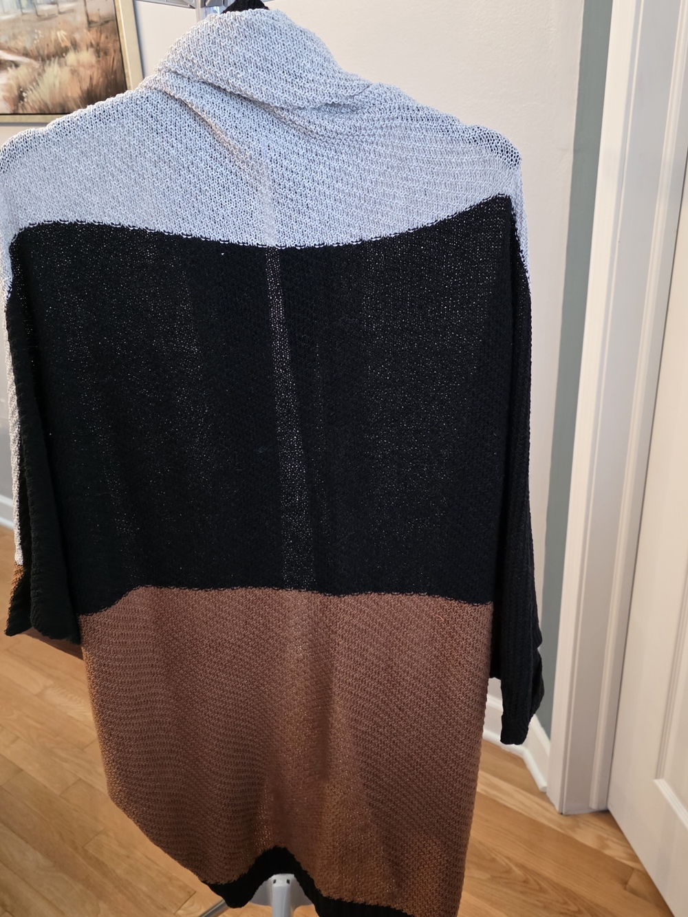 Neutral Colorblock Open-Front Wrap - Picture 3 of 6